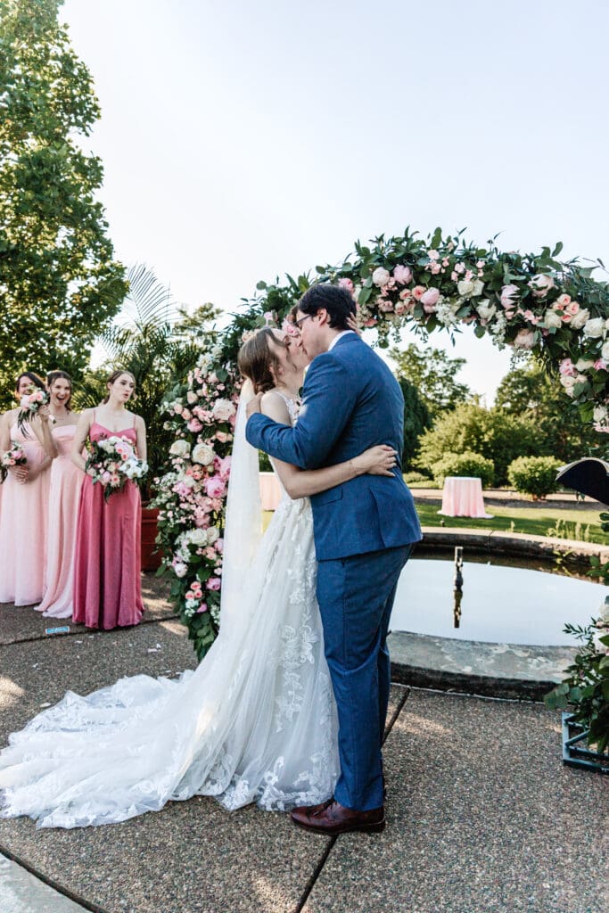 Pittsburgh couple shares their first kiss as husband and wife at Phipps Botanical Gardens
