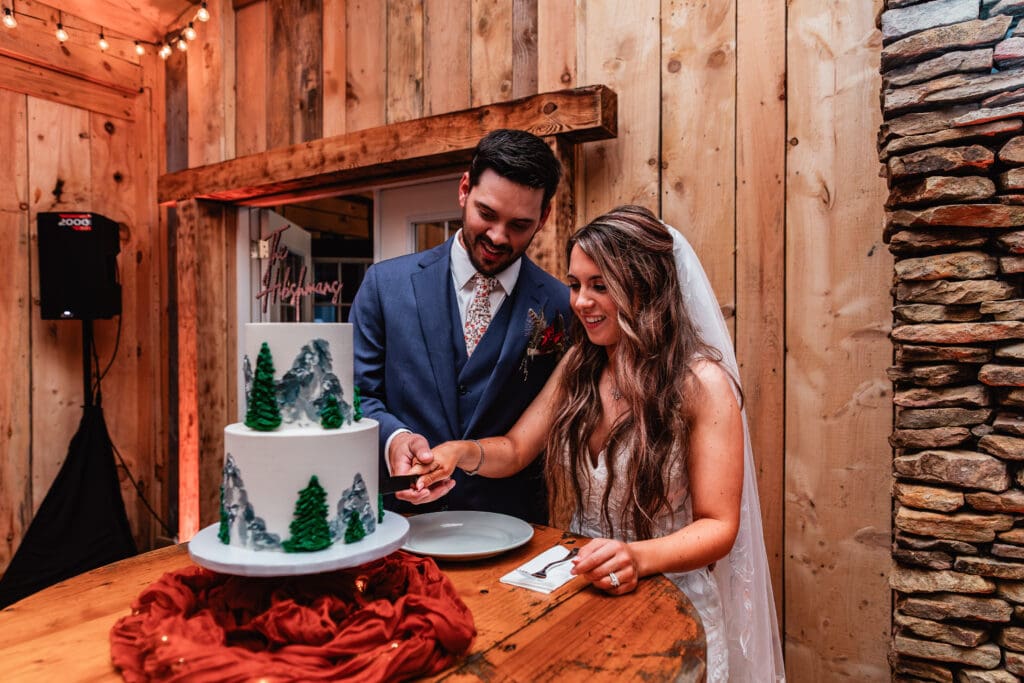 Couple cuts nature-inspired wedding cake at Hinckston Run Farm
